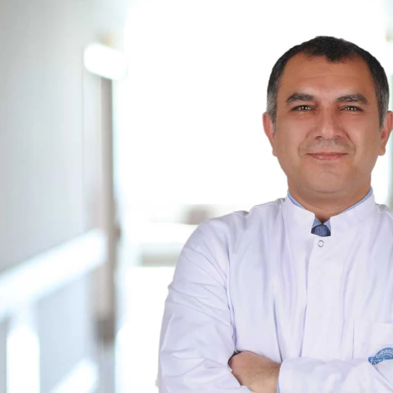 البروفيسور الدكتور باران يلماز جراح دماغ واعصاب في إسطنبول