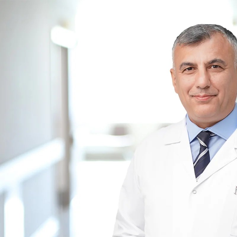الدكتور مصطفى كول أخصائي طب حديثي الولادة في اسطنبول