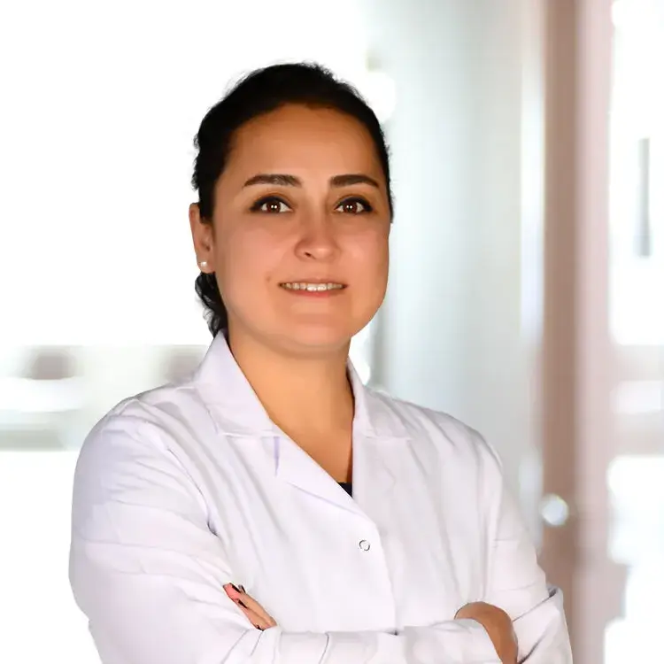 الدكتورة دنيز غورير أخصائية جراحة الصدر في مرسين