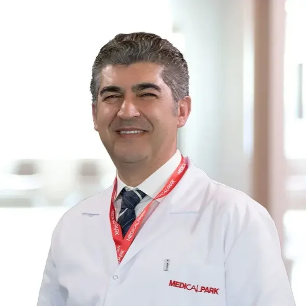 البروفيسور الدكتور أحمد سيزر أخصائي علاج الأورام في أضنة بمستشفى ميديكال بارك سيهان