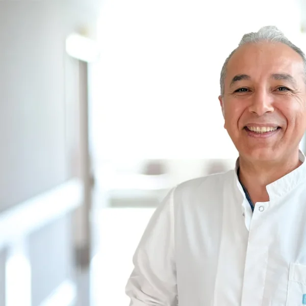 الدكتور نهاد دمير أخصائي طب حديثي الولادة في اسطنبول