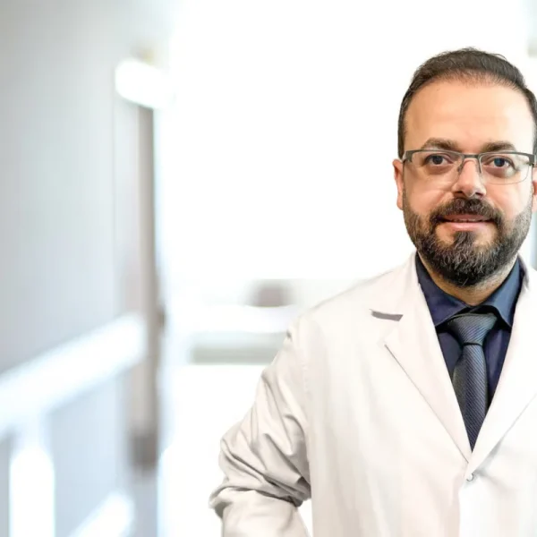 الدكتور أكيف آياز أخصائي طب الوراثة الطبية في إسطنبول