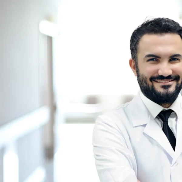 الدكتور ألبر خليل بايات | أخصائي طب وجراحة العيون في اسطنبول