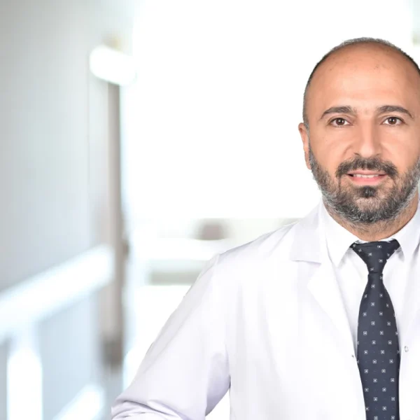 الدكتور دينيز أفجي أخصائي أنف وأذن وحنجرة في أنطاليا