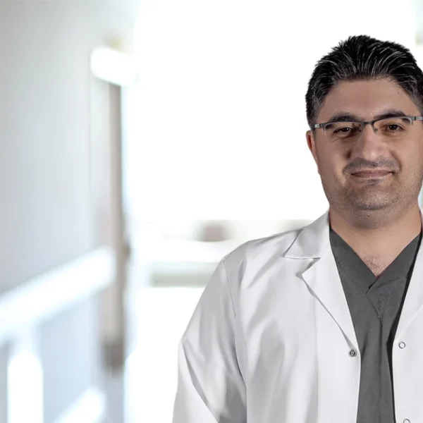 الدكتور إدين بوتان طبيب أطفال في اسطنبول جامعة استينيا